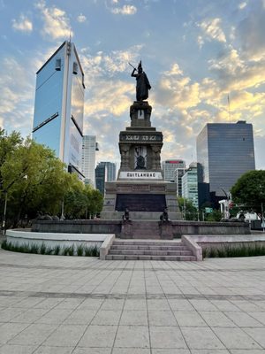 Monument to Cuauhtémoc by null