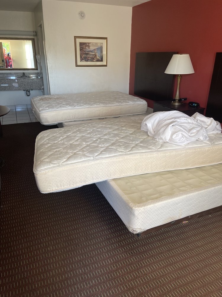 DAYS INN CAVE CITY Updated August 2024 13 Reviews 102 Gardner Ln