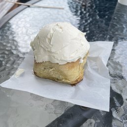 Cinnamon roll with "gag me" frosting Cinnamon roll with "gag me" frosting