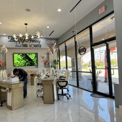 Drift Away Nail Lounge - Nail station