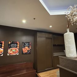 Fujiyama Steakhouse & Sushi Bar