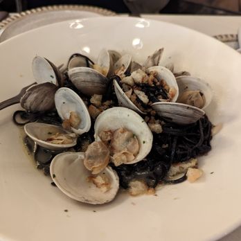 Lucca Osteria & Bar - Italian Near Me - Oak Brook, Illinois