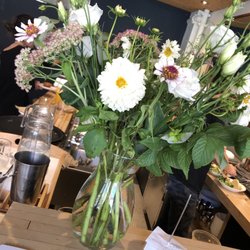 Cinéma Moderne - Local flower arrangement!