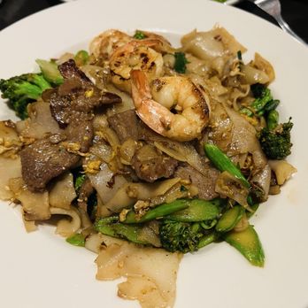 Chokdee Thai Cuisine of Round Rock - Pad-Se-Ew with shrimp and beef - Thai Near Me - Round Rock, Texas Chokdee Thai Cuisine of Round Rock - Pad-Se-Ew with shrimp and beef - Thai Near Me - Round Rock, Texas
