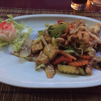 Ko Samui - Pad Pak Ruammit Tofu. Stir fried mixed vegetables with fried tofu and soy sauce. - Thai Near Me - San Isidro, A