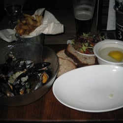Cricket Inn - Mussels in white wine, cream and herb sauce.