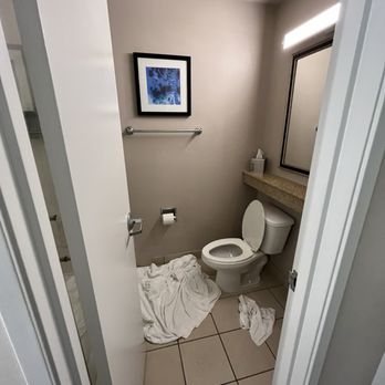 DoubleTree by Hilton Denver Cherry Creek - Hotels Near Me - Denver, Colorado DoubleTree by Hilton Denver Cherry Creek - Hotels Near Me - Denver, Colorado