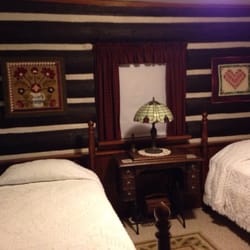 Bed and Breakfast of Cabin Cove - Twin beds in Cabin Cove