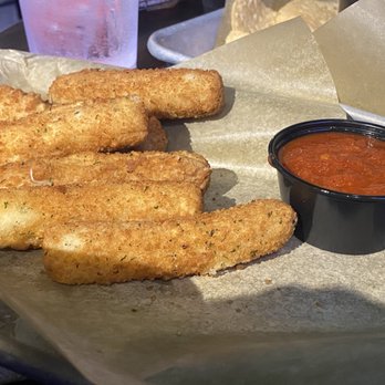 Buffalo Wild Wings - Mozzarella sticks with marinara - American Near Me - Cerritos, California