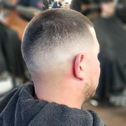 Mid fade done by hector