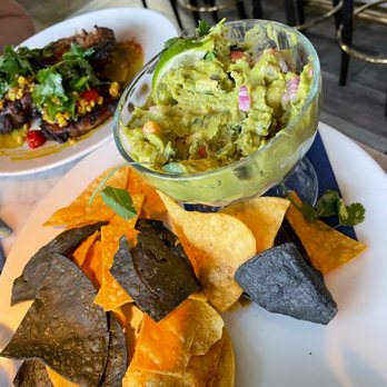 CōV Edina - Guacamole is delicious - Cocktail Bars Near Me - Edina, Minnesota