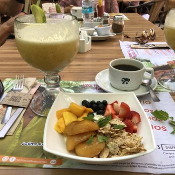 100% Natural - California Juice, Fruit Bowl. - Mexican Near Me - Playa del Carmen, ROO