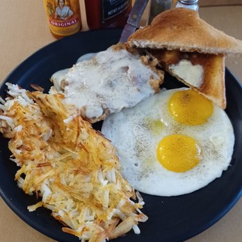 Pelican Grill - The Southerner breakfast. Hash browns, two eggs, chicken fried steak with white gravy and toast - Breakfast & Brunch Near Me - Seabrook, Texas