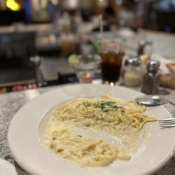 Daniel's Restaurant - Fettuccini Alfredo