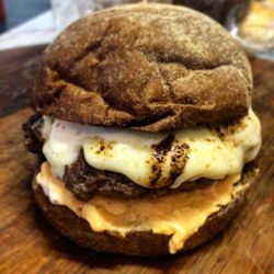 Westside Burger - Nossos Burgers são inspirados no universo Hip Hop, este é o The Game.