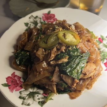 Samsaen - Pad See Ew - Thai Near Me - New York, New York Samsaen - Pad See Ew - Thai Near Me - New York, New York