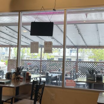 Pho King - front outdoor patio - Vietnamese Near Me - Oakland, California