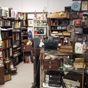 Williamsburg Antique Mall - so much to enjoy! - Antiques Near Me - Williamsburg, Virginia Williamsburg Antique Mall - so much to enjoy! - Antiques Near Me - Williamsburg, Virginia