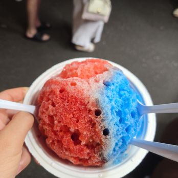 Aloha Icelabs - Talk about details: straw poked for even distribution of syrup. - Shaved Ice Near Me - Honolulu, Hawaii