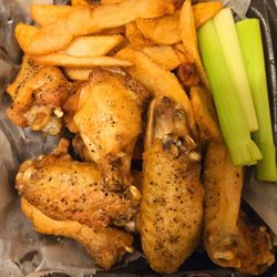 Floyd's Pub - Floyd's offers delicious wings and French fries, along with great pub food, a friendly staff, and a wonderful small-town atmosphere.