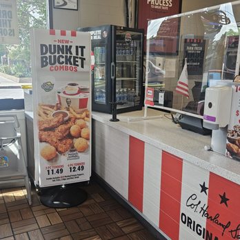 KFC - Ordering area - Fast Food Near Me - Mission Hills, California