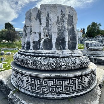 Apollon Tapınağı - Love the detailed designs on the base of the column - Landmarks & Historical Buildings Near Me - Aydın, 09