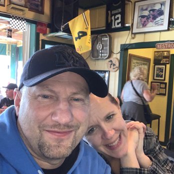 Bridge Tender Inn - Happy hour - Seafood Near Me - Bradenton Beach, Florida