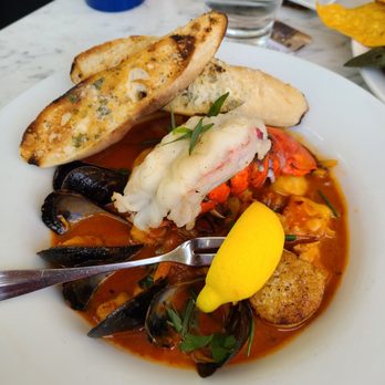 CōV Edina - Cioppino - Cocktail Bars Near Me - Edina, Minnesota