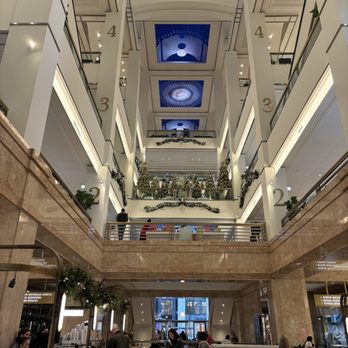 Bloomingdale's - Mall view - Department Stores Near Me - Chicago, Illinois