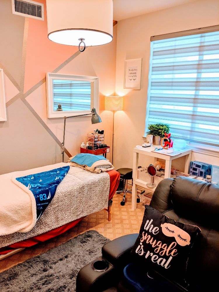 LQ Angela Professional Eyelash Extensions Logo