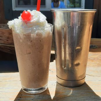 Carol's Cafe - A classic ice cream parlor and thick milkshakes for hot summer days on the Lake. - American Near Me - Prattville, California