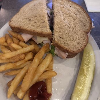 Cafe Manhattan - Pizza Near Me - Saint Louis, Missouri