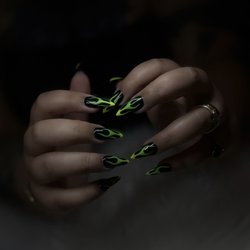 2EM Nail Place