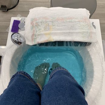 Glorious Nail - Pedicure station, lined tubs - Nail Salons Near Me - Brooklyn, New York