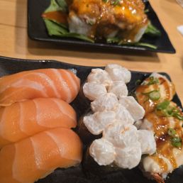Nigiri: salmon, mayo scallop, garlic ebi