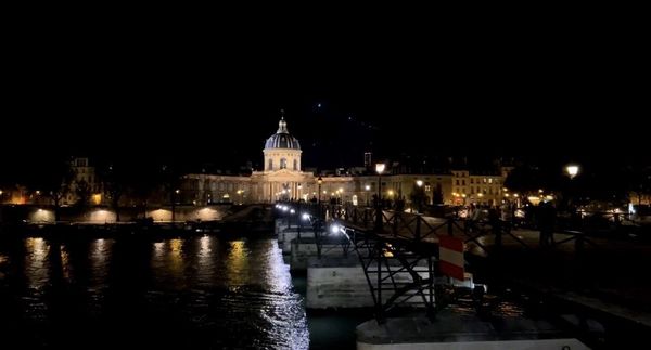 Pont des Arts by null