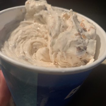 Dairy Queen Grill & Chill - Butterfinger Blizzard Treat - Ice Cream & Frozen Yogurt Near Me - Columbus, Ohio