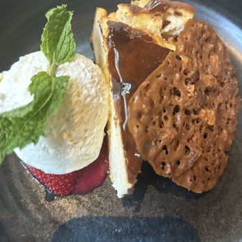 Earls Kitchen + Bar - Cheescake - Canadian (New) Near Me - Vancouver, British Columbia Earls Kitchen + Bar - Cheescake - Canadian (New) Near Me - Vancouver, British Columbia