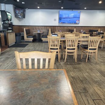 Mountain Mike's Pizza - Dining area - Pizza Near Me - Bakersfield, California Mountain Mike's Pizza - Dining area - Pizza Near Me - Bakersfield, California