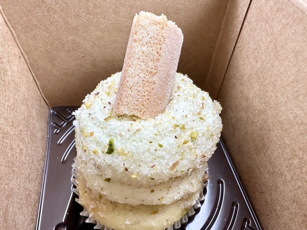 Gigi's Cupcakes Logo