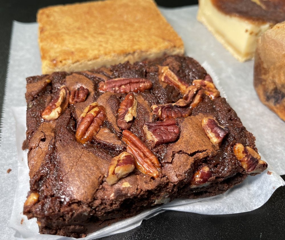 CAKE BATTER & ROLL Updated September 2024 55 Photos & 18 Reviews Middletown, Connecticut