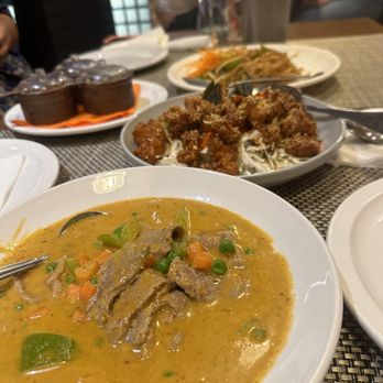 B Thai Cuisine - Beef Panang Curry, Crispy Garlic Chicken, Pad Thai - Thai Near Me - Lynnwood, Washington B Thai Cuisine - Beef Panang Curry, Crispy Garlic Chicken, Pad Thai - Thai Near Me - Lynnwood, Washington