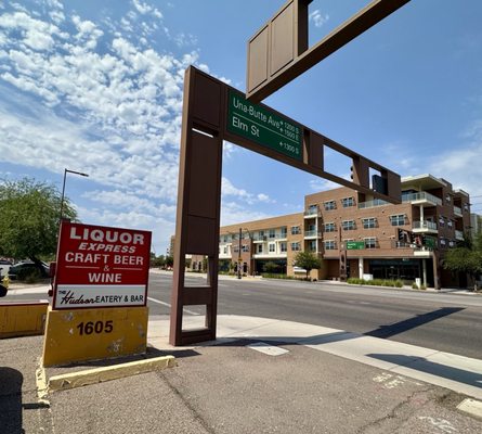 The Hudson Eatery & Bar by null