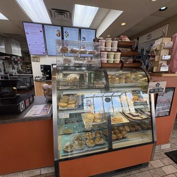 Latte Donatte - Front counter - Coffee & Tea Near Me - Watertown, Wisconsin