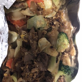 R Thai Cuisine - Pad see-ew beef - Thai Near Me - Redlands, California R Thai Cuisine - Pad see-ew beef - Thai Near Me - Redlands, California