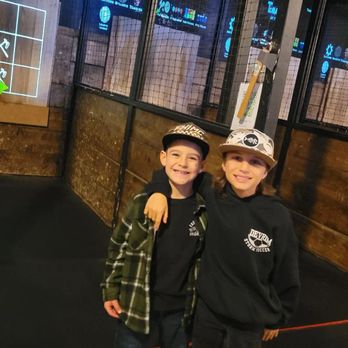 Tomahawk Axe Throwing - Axe Throwing Near Me - Apple Valley, California