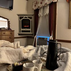 Brick Inn Bed And Breakfast - Coffee delivered outside the room