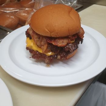Cadillac Bills - Coupe w/cheese and Bacon. - Diners Near Me - Elsberry, Missouri