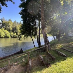 Riverpark RV Resort - Steps down to the Rogue River.