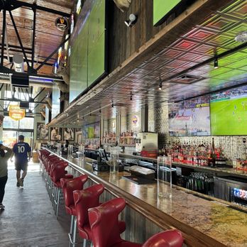 Little Woodrow's EaDo - Sports Bars Near Me - Houston, Texas